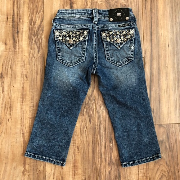 Cute Flap Pocket w/ Flowers Bling Miss Me Capris - Picture 2 of 8